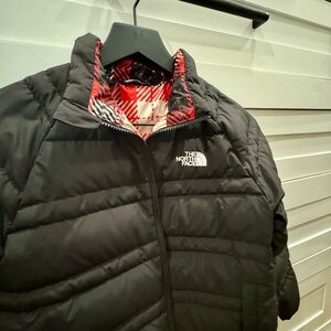 The North Face Big Kid Roxborough Puffer Jacket TNF Black Fiery Red Size 10 M